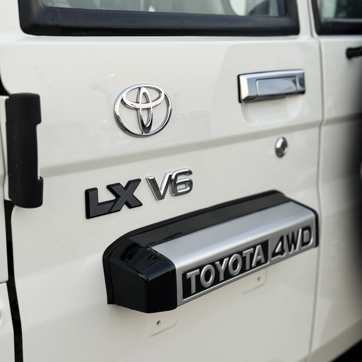 TOYOTA LAND CRUISER 76 A/T PTR 4.0L 5DOORS 2024