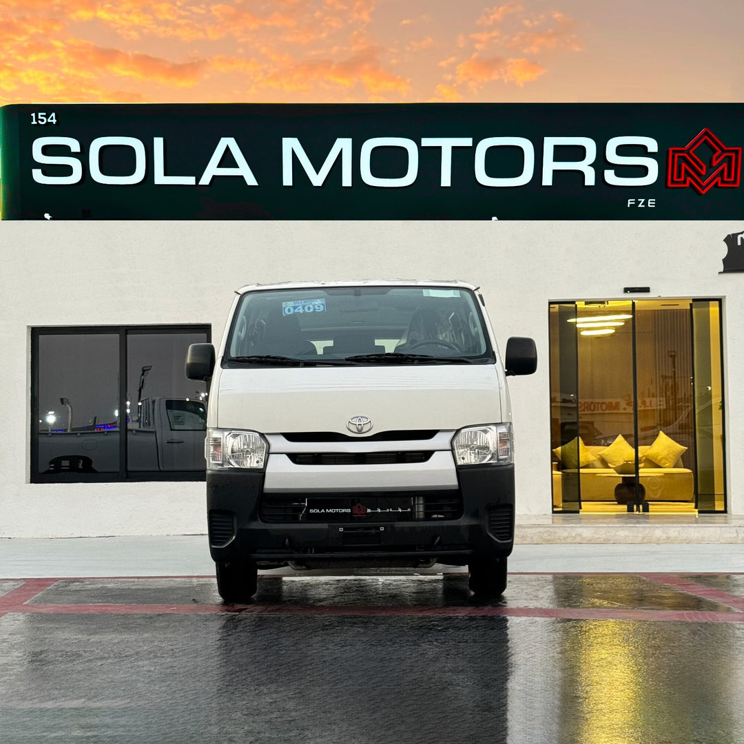 TOYOTA HIACE 3.0L DLX 15-STR S/R MID M/T DSL 2024