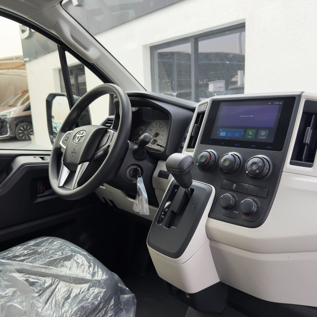TOYOTA HIACE 3.5L HIGH ROOF A/T PTR 2026