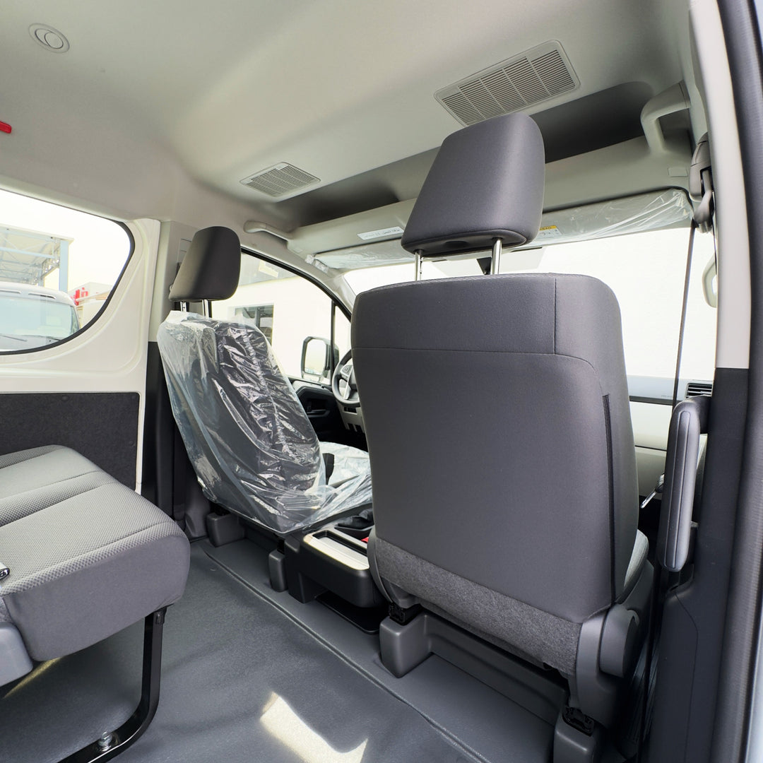 TOYOTA HIACE 3.5L HIGH ROOF A/T PTR 2026