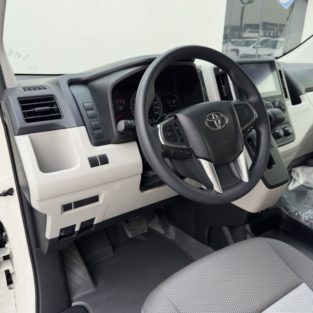 TOYOTA HIACE 3.5L HIGH ROOF A/T PTR 2026