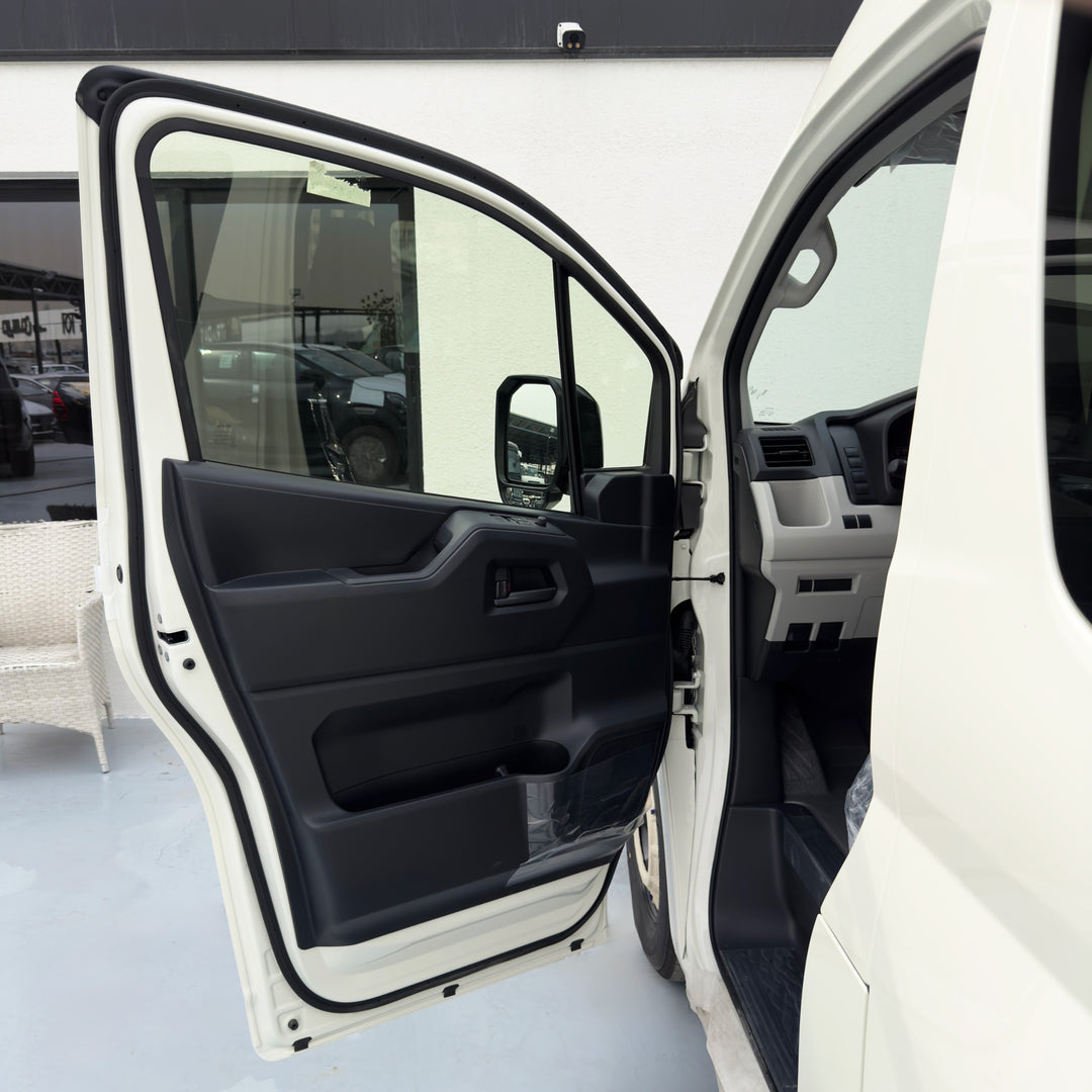 TOYOTA HIACE 3.5L HIGH ROOF A/T PTR 2026
