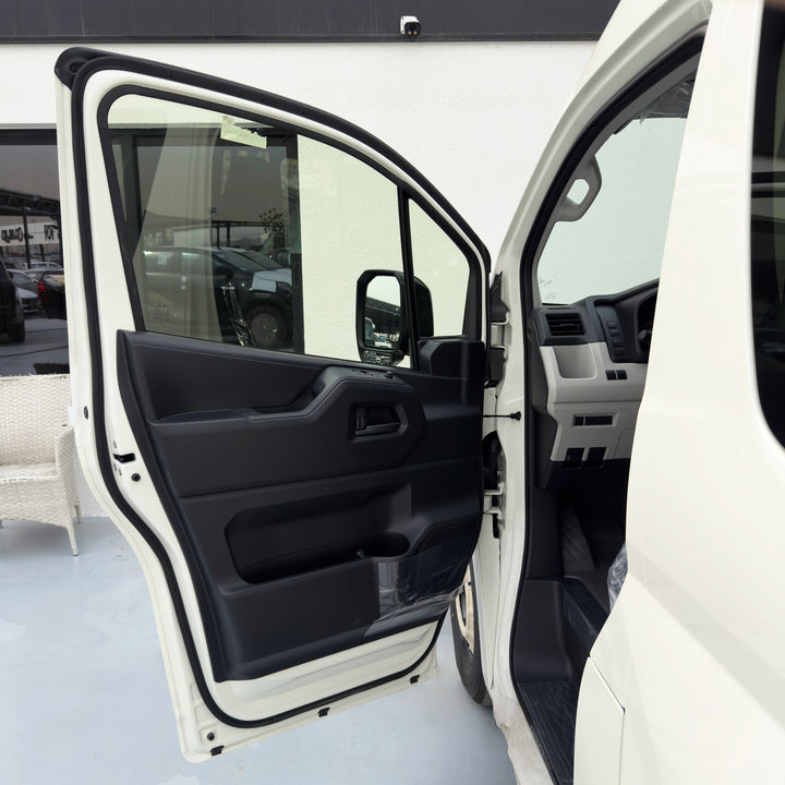 TOYOTA HIACE 3.5L HIGH ROOF A/T PTR 2026